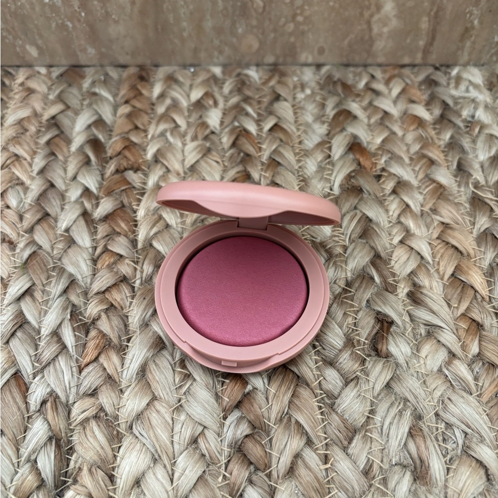 Brand new ILIA Soft Focus Blurring Blush in Sensation